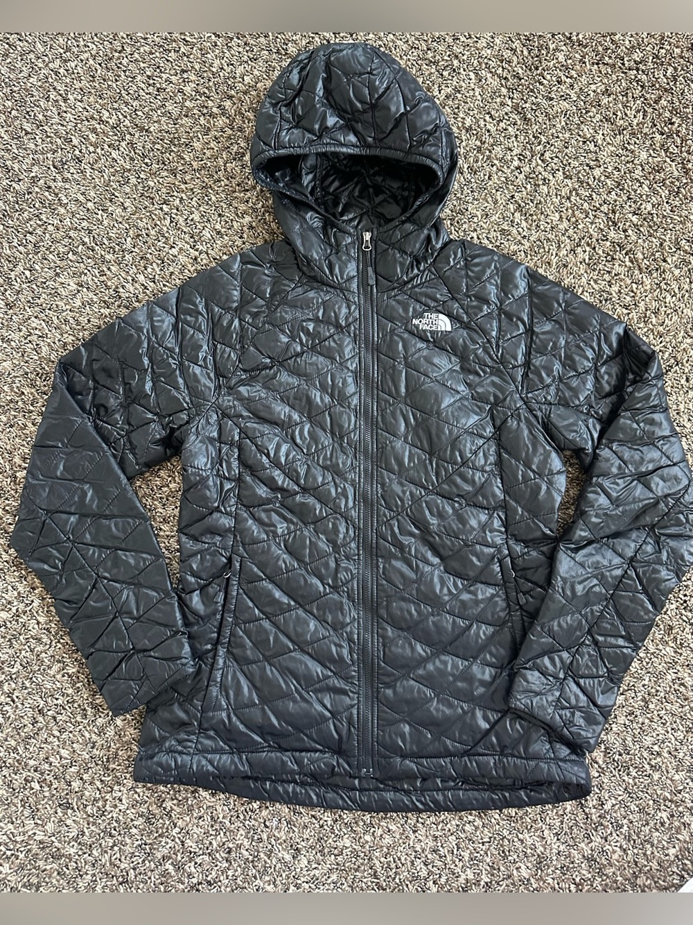 The North Face Women’s ThermoBall Hooded Jacket in black - size Medium